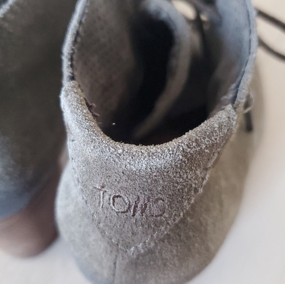 Tom's soft suede olive green/Grey great wood heel, lace up bootie sz.6.5 - Picture 3 of 6
